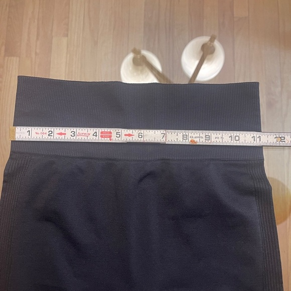 PINK Victoria's Secret Black Leggings - Picture 5 of 8